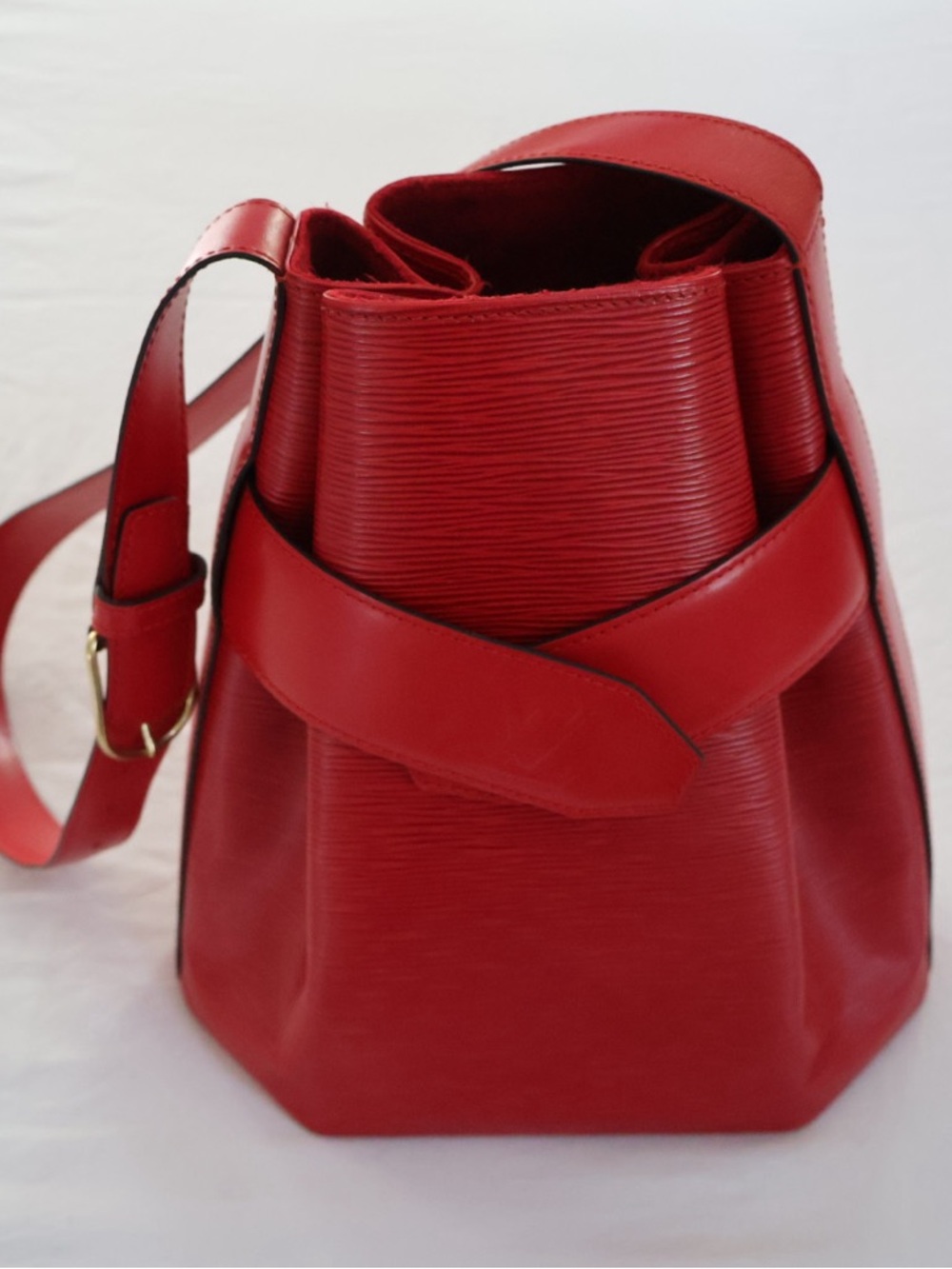 Louis Vuitton Sac d'Épaule bag in red Epi leather - Picture 4 of 7